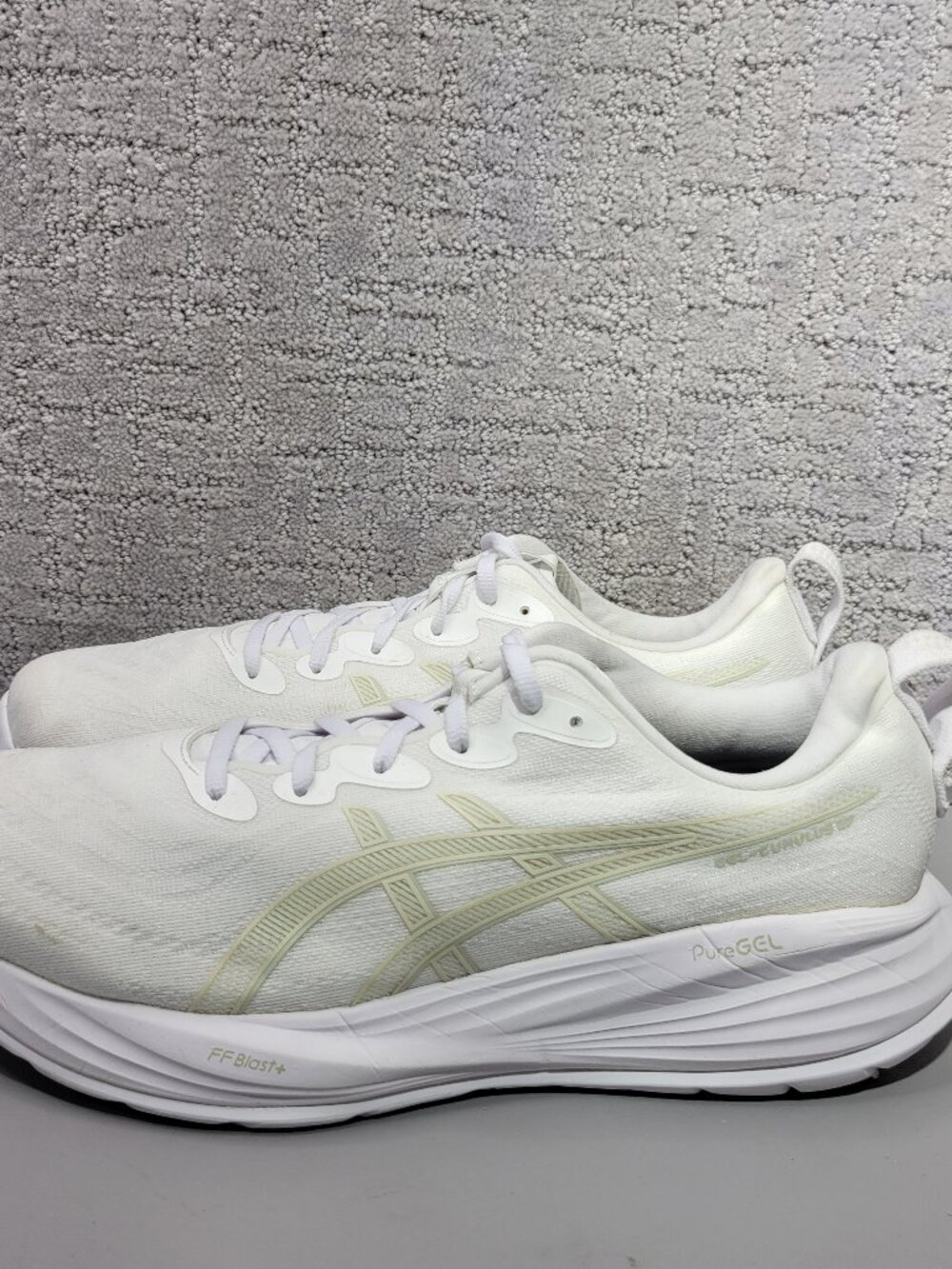 ASICS Gel Cumulus 27 Men's Size US 13 White Athletic Running Sneakers 1011B960